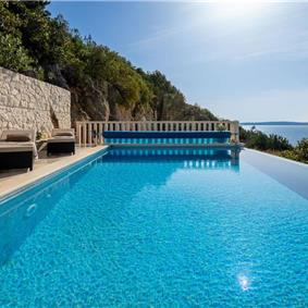 3 Bedroom Villa in Uvala Ljubljeva near Trogir, sleeps 6-7